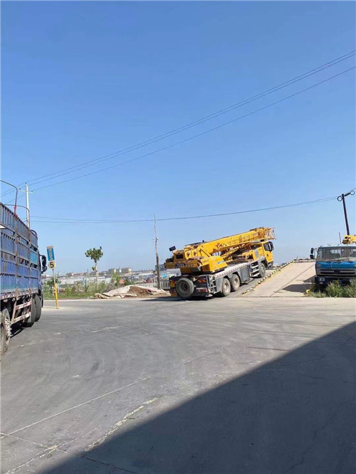 凤庆县25吨吊车的租赁价格大概是多少？