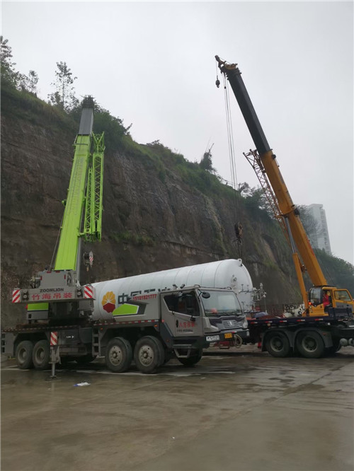 凤庆县“不怕风雨冻”—— 吊车的 “恶劣环境适应” 技术